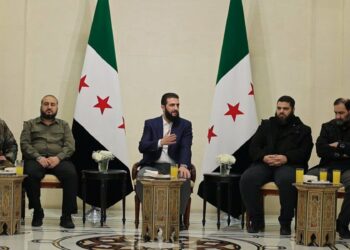 عقب اجتماع مع أحمد الشرع.. السلطات السورية الجديدة تتوصل ٌإلى اتفاق لحل الفصائل المسلحة واندماجها تحت مظلة وزارة الدفاع