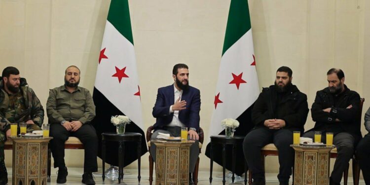 عقب اجتماع مع أحمد الشرع.. السلطات السورية الجديدة تتوصل ٌإلى اتفاق لحل الفصائل المسلحة واندماجها تحت مظلة وزارة الدفاع