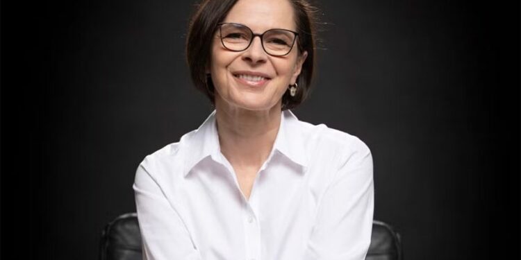 فوز البروفيسورة ياسمين بلقايد من الجزائر بـ جائزة «نوابغ العرب» عن فئة الطب