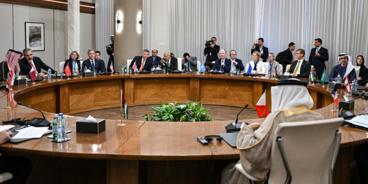 دعوة عربية لانتقال سلمي بسوريا ترعاه الأمم المتحدة والجامعة العربية في ختام اجتماعات العقبة.. وعاهل الأردن يؤكد أن استقرار سوريا مصلحة استراتيجية للمنطقة