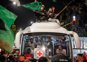 اسرائيل تشترط إبعاد أسرى فلسطينيين عن الضفة الغربية وحماس قد توقف المفاوضات بأي لحظة