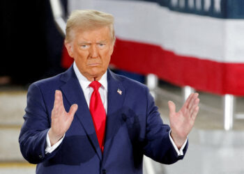 ترامب يُمهل “حماس” 50 يوما للإفراج عن الأسرى الإسرائيليين أو حدوث “مشكلة خطيرة” في الشرق الأوسط