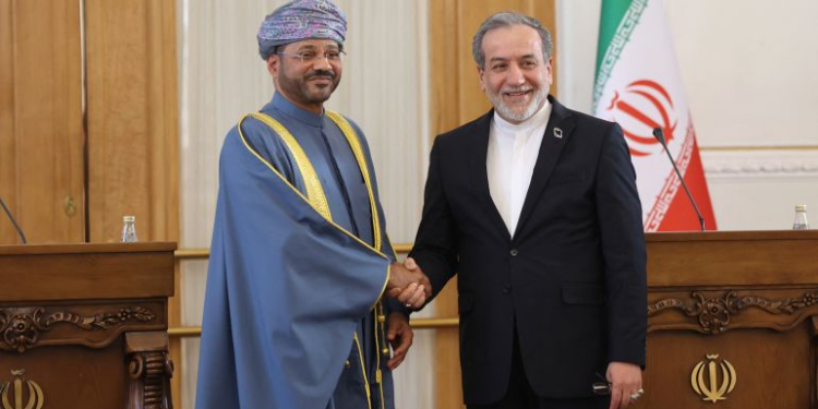 وزير خارجية إيران: ندعو لاحترام سيادة سوريا