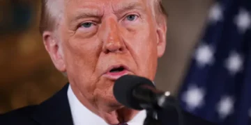 الرئيس الأمريكي يأمر بإيداع “المتحوّلات جنسيًّا” في سجون الرجال!