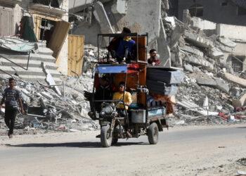 “فايننشال تايمز”: الغزيون يعودون إلى لا شيء في قطاع غزة!