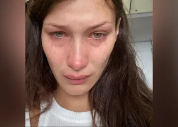 بيلا حديد تنهار بالبكاء بعد احتراق منزل طفولتها في لوس انجلوس