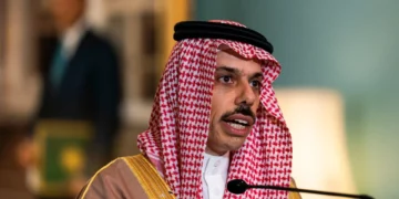 خلال زيارة هي الأولى من نوعها منذ 15 عاما.. وزير الخارجية السعودي يعرب عن “الثقة” بقيادة لبنان الجديدة للقيام بإصلاحات