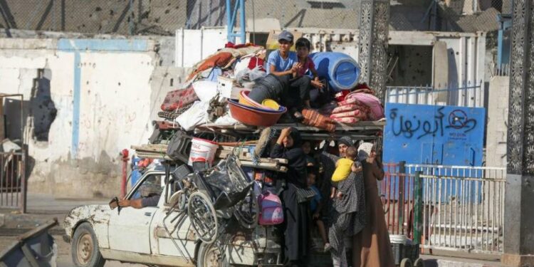 بدء عودة عشرات آلاف النازحين إلى شمال غزة بعد 15 شهرا .. و”حماس” تعتبره “يوم نصر للفلسطينيين وهزيمة لاسرائيل “