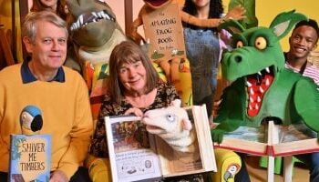 كاتبة بريطانية تطيح بمؤلفة هاري بوتر وتصبح الأكثر مبيعًا في إنجلترا