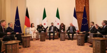 يديعوت أحرونوت: العديد من قادة الدول يتوددون لزعيم سوريا الجديد