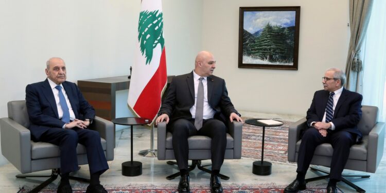 رئيس الحكومة اللبنانية المُكلّف يتعهّد بتنفيذ اتفاق الطائف وبسط سلطة الدولة على كامل أراضي لبنان وبدء مشاريع الإعمار والإصلاح