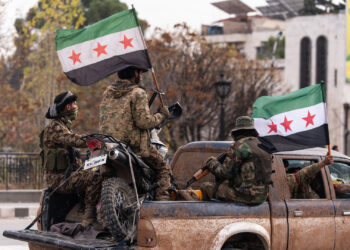 سوريا.. اشتباكات عنيفة بريف درعا وإدارة العمليات العسكرية تتدخل وتسحب السلاح من المجموعات المحلية