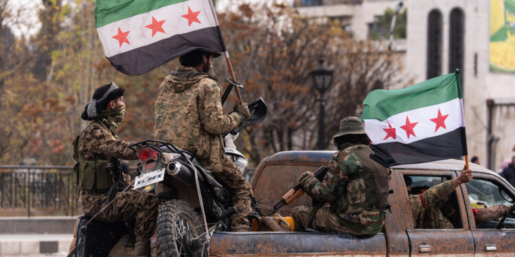 سوريا.. اشتباكات عنيفة بريف درعا وإدارة العمليات العسكرية تتدخل وتسحب السلاح من المجموعات المحلية