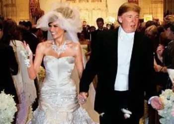تفاصيل فستان زفاف ميلانيا ترامب وسعره في الذكرى الـ 20 لزواج دونالد ترامب