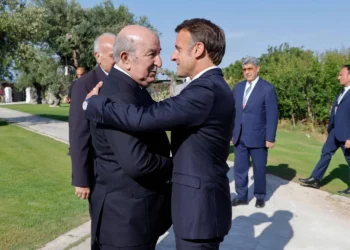 بين باريس والجزائر “حرب تأشيرات” جديدة تلوح في الأفق.. تصريحات حادة لمسؤولين فرنسيين وتنديد جزائري بنفوذ “اليمين المتطرف الانتقامي” في فرنسا