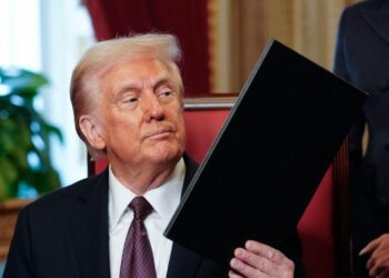 ترامب يحذر النخبة في دافوس: إصنعوا في أميركا أو ادفعوا رسوما جمركية على منتجاتكم .. وأرغب في لقاء بوتين