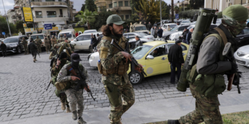 “ترفيع رتب” مسلحين أجانب في سوريا.. لمن سيكون الولاء؟