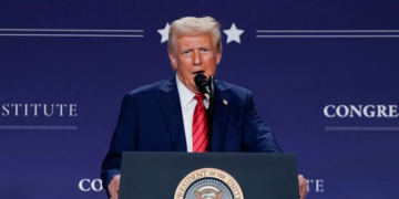 استطلاع للرأي: نسبة تأييد ترامب تتراجع بين الأميركيين