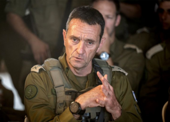 رئيس الأركان الإسرائيلي يعلن استقالته ويُقرّ بمسؤوليته عن “الفشل الفظيع”