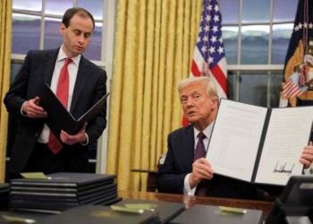 قاض أميركي يوقف قرار ترامب إنهاء حق المواطنة بالولادة