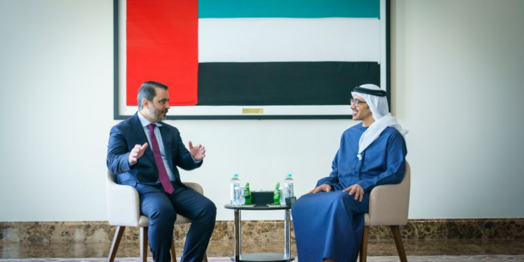 وزير الخارجية السوري يحل بدولة الإمارات في إطار جولته بالمنطقة