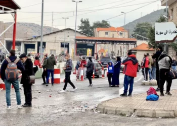 السلطات السورية تفرض قيودا على دخول اللبنانيين إلى أراضيها بعد مناوشات بين الجيش اللبناني ومسلحين سوريين