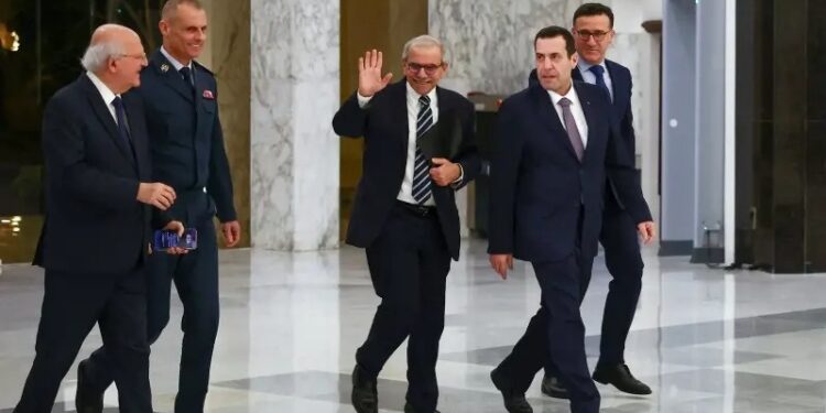 الرئاسة اللبنانية تعلن تشكيل حكومة جديدة من 24 وزيرا