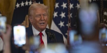 توماس فريدمان: ترامب يريد أن يكون رئيسا مدى الحياة