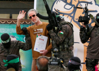 الأسرى الإسرائيليون المُفرج عنهم: نحن على قيد الحياة بفضل “القسام” وحكومة نتنياهو فاشلة ويجب تنفيذ باقي صفقة التبادل