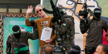 الأسرى الإسرائيليون المُفرج عنهم: نحن على قيد الحياة بفضل “القسام” وحكومة نتنياهو فاشلة ويجب تنفيذ باقي صفقة التبادل