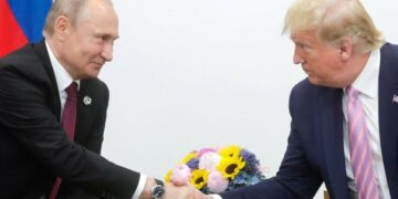 التلغراف: إنه الآن عالم بوتين وترامب