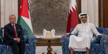 ملك الأردن يبحث مع أمير قطر التطورات في غزة والضفة الغربية وسوريا ويرفض ضم الأراضي وتهجير الفلسطينيين