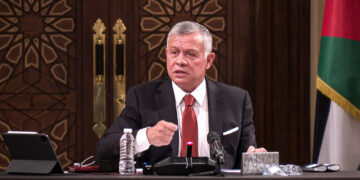 العاهل الأردني يكرر موقفه في شأن الفلسطينيين: “كلا للتهجير.. كلا للتوطين.. كلا للوطن البديل” ويستنكر تشكيك البعض بهذه المواقف الثابتة ..ويؤكد أن الحفاظ على مصلحة الأردن واستقراره فوق كل الاعتبارات