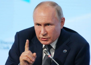 “سيقفون عند أقدام سيدهم”.. بوتين يوبخ الزعماء الأوروبيين ويكيل المديح لترامب