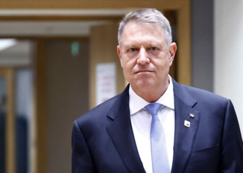 رئيس رومانيا يستقيل على خلفية إلغاء الانتخابات