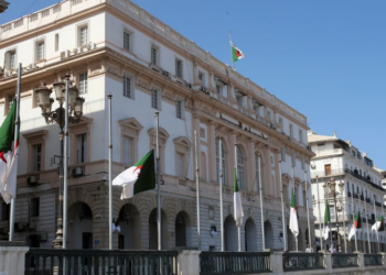 مجلس الأمة الجزائري يعلق العلاقات مع نظيره الفرنسي وباريس تهدد بإجراءات صارمة