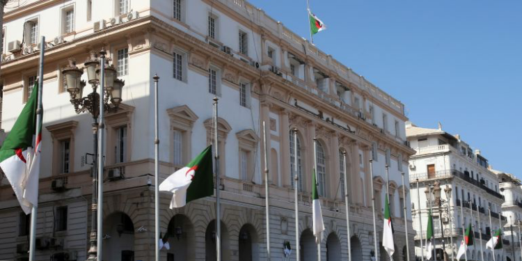 مجلس الأمة الجزائري يعلق العلاقات مع نظيره الفرنسي وباريس تهدد بإجراءات صارمة