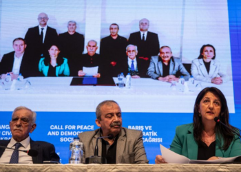 إعلان تاريخي.. أوجلان يوجه بحل حزب العمال وإلقاء السلاح