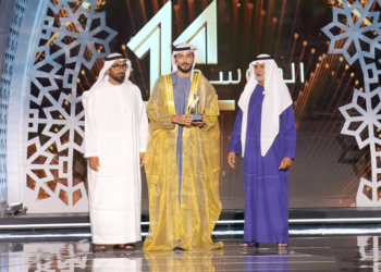 الجائزة قدرها مليون درهم بالإضافة إلى بردة الشعر وخاتمه.. نهيان بن مبارك يتوج الإماراتي عبدالرحمن الحميري بلقب “أمير الشعراء “