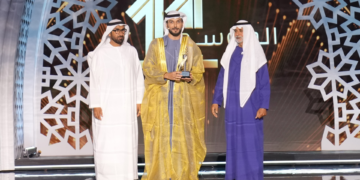 الجائزة قدرها مليون درهم بالإضافة إلى بردة الشعر وخاتمه.. نهيان بن مبارك يتوج الإماراتي عبدالرحمن الحميري بلقب “أمير الشعراء “