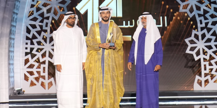 الجائزة قدرها مليون درهم بالإضافة إلى بردة الشعر وخاتمه.. نهيان بن مبارك يتوج الإماراتي عبدالرحمن الحميري بلقب “أمير الشعراء “