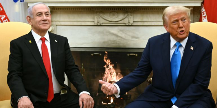 ترامب يلتقي نتنياهو ويجدد دعمه لتهجير فلسطينيي غزة “بشكل دائم”