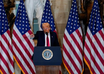 كاتب إسرائيلي: لماذا لا يستقبل ترامب سكان غزة في أميركا؟