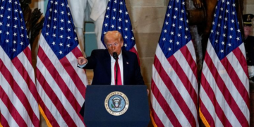 كاتب إسرائيلي: لماذا لا يستقبل ترامب سكان غزة في أميركا؟