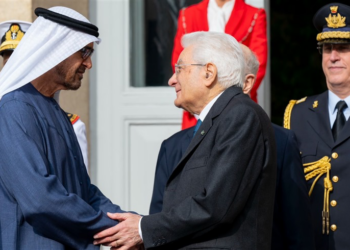 أرفع الأوسمة وسرب طائرات واحتفاء كبير بالشيخ محمد بن زايد بإيطاليا