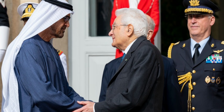 أرفع الأوسمة وسرب طائرات واحتفاء كبير بالشيخ محمد بن زايد بإيطاليا