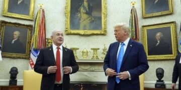 ترامب يقول أن “إسرائيل ستسلّمه غزة بعد انتهاء القتال” وأنه “لن تكون هناك حاجة لجنود أميركيين” لتنفيذ اقتراحه بشأن القطاع