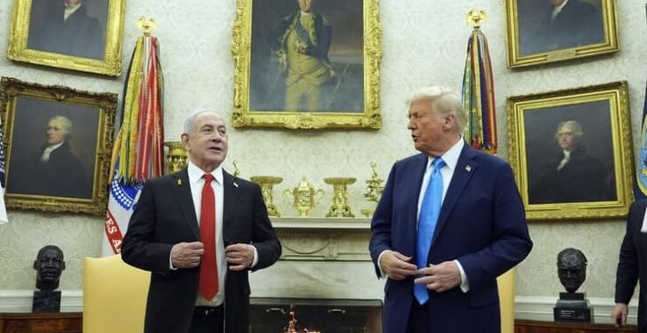 ترامب يقول أن “إسرائيل ستسلّمه غزة بعد انتهاء القتال” وأنه “لن تكون هناك حاجة لجنود أميركيين” لتنفيذ اقتراحه بشأن القطاع