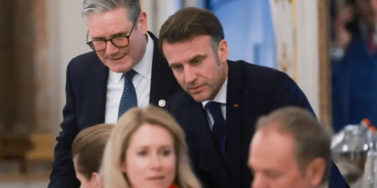 ماكرون يستضيف اجتماع أزمة مع قادة أوروبيين بشأن أوكرانيا