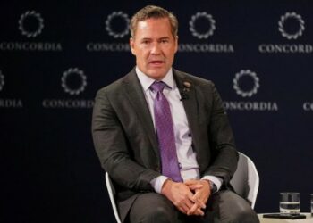 البيت الأبيض: سنشن ضربات “لا هوادة فيها” لوقف هجمات اليمنيين على السفن والضربات الأميركية قتلت “العديد” من قادة جماعة “أنصار الله” ونحذر إيران بوجوب التوقف عن دعمهم وهجماتهم على السفن في البحر الأحمر